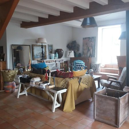 Maison 18eme siècle Le Moulinaud Extérieur photo