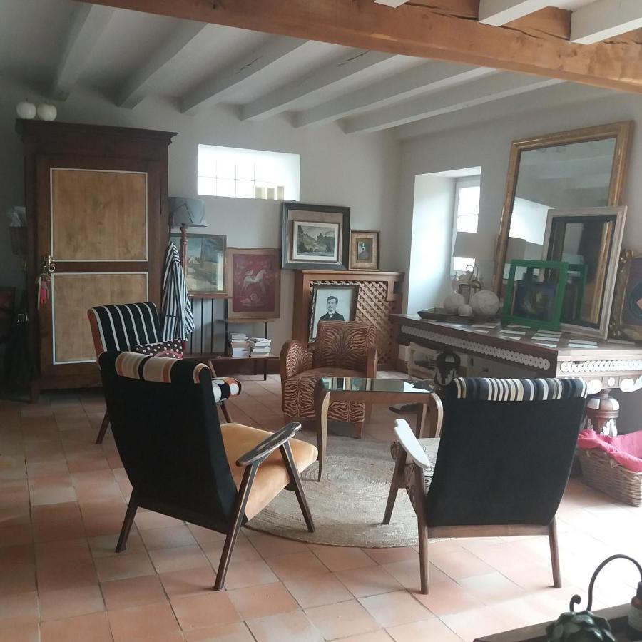 Maison 18eme siècle Le Moulinaud Extérieur photo