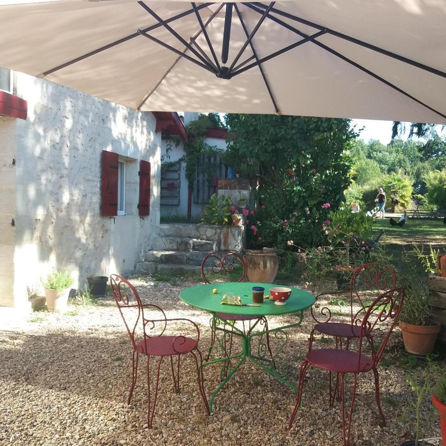 Maison 18eme siècle Le Moulinaud Extérieur photo