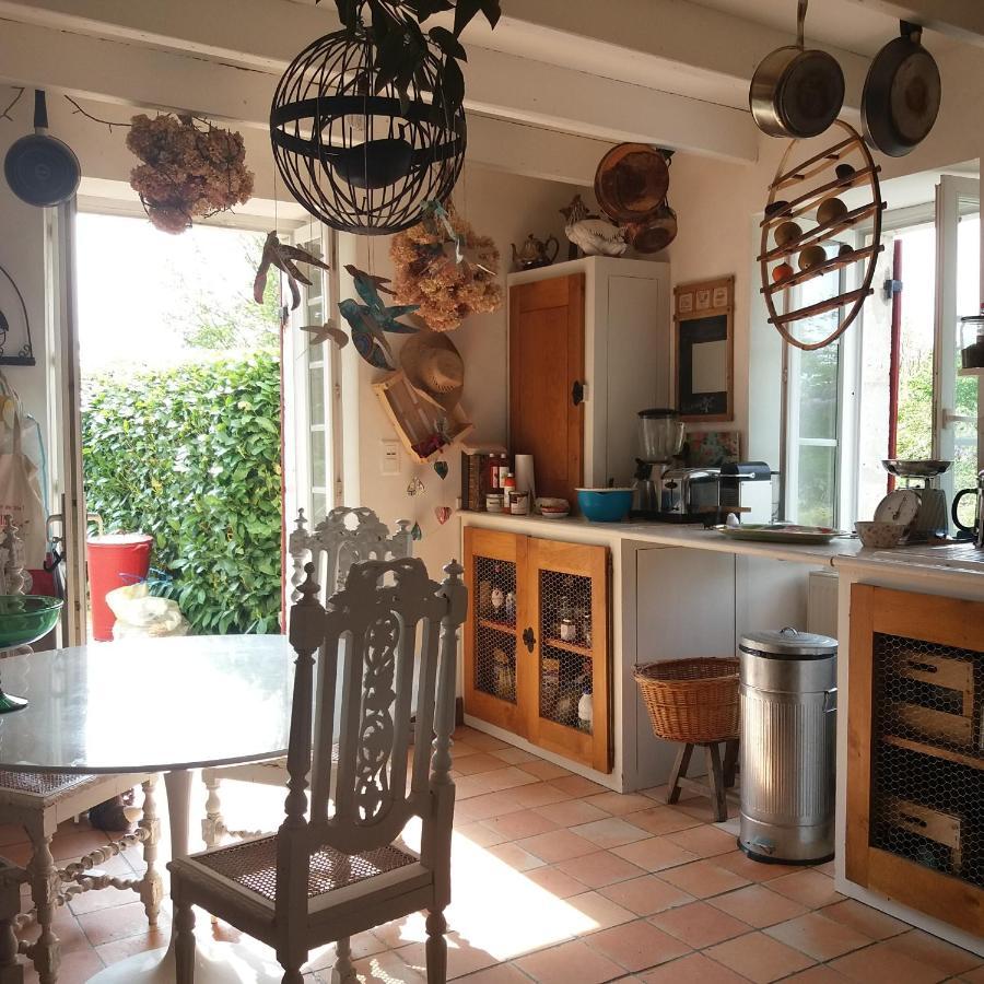 Maison 18eme siècle Le Moulinaud Extérieur photo