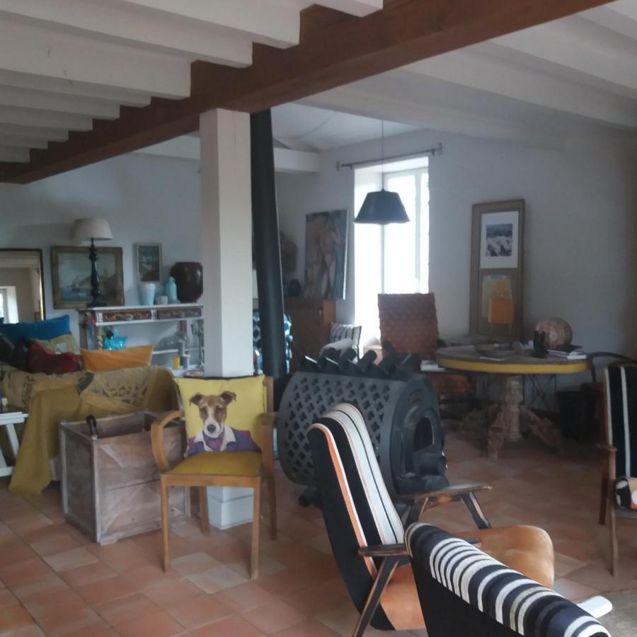 Maison 18eme siècle Le Moulinaud Extérieur photo