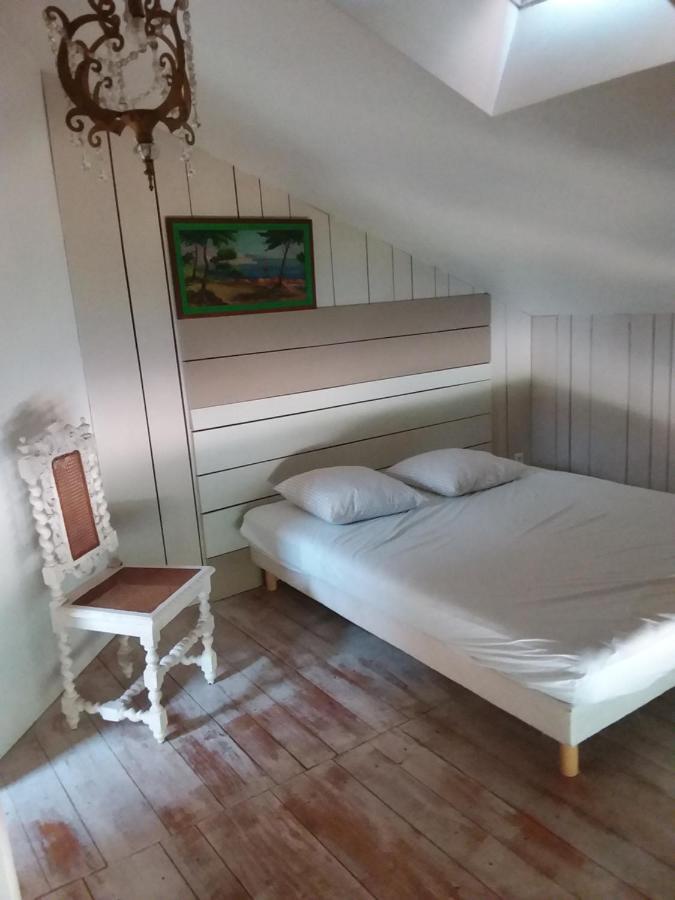 Maison 18eme siècle Le Moulinaud Extérieur photo